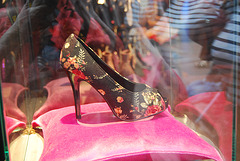 Amsterdam' high heeled shoe display / Escarpin Amsterdamien