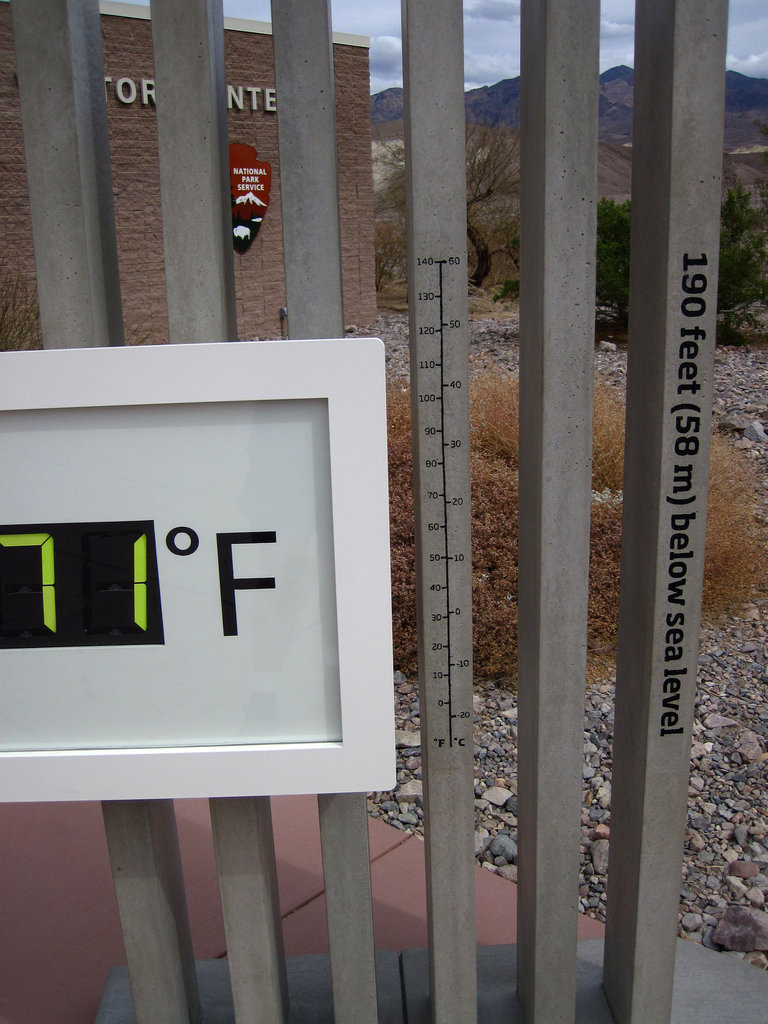 DVNP Visitor Center Thermometer (4214)