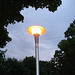 Lampadaire soucoupe volante / Flying saucer street lamp - 4 juillet 2009 / Avec flash.