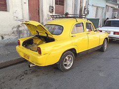 Petite cubaine jaune/ Cute yellow cuban car / Coche amarillo.