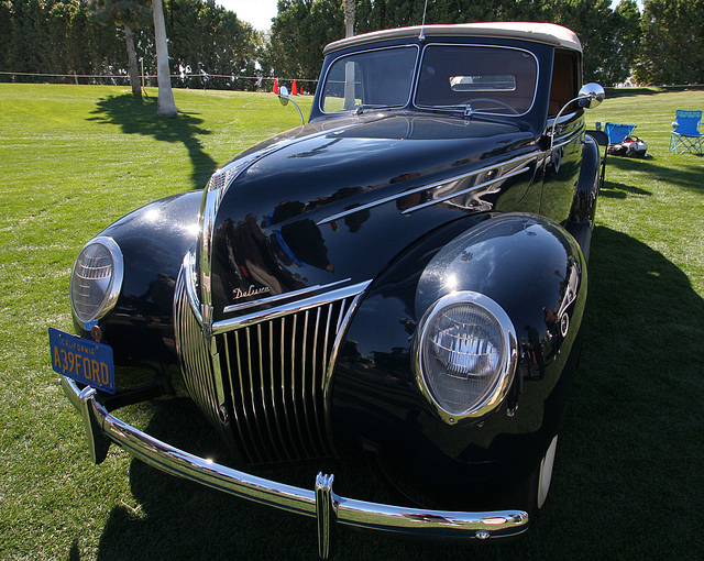 1939 Ford DeLuxe (9332)