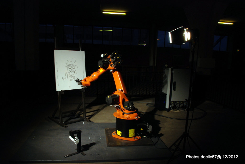 robot  peintre