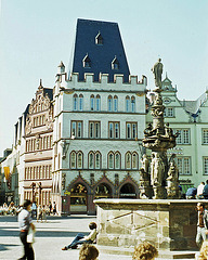 Ratskeller u. Petrusbrunnen (Trier)