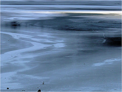 bleu de glace : le ciel dans le lac blanc