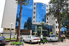 Moderna konstruaĵo en la centro de Kigali