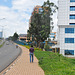 Modernaj konstruaĵoj laŭ la ĉefa strato de Kigali