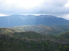 En regardant vers le mont Attanyros