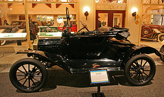 1915 Ford Model T Runabout - Petersen Automotive Museum (7997)