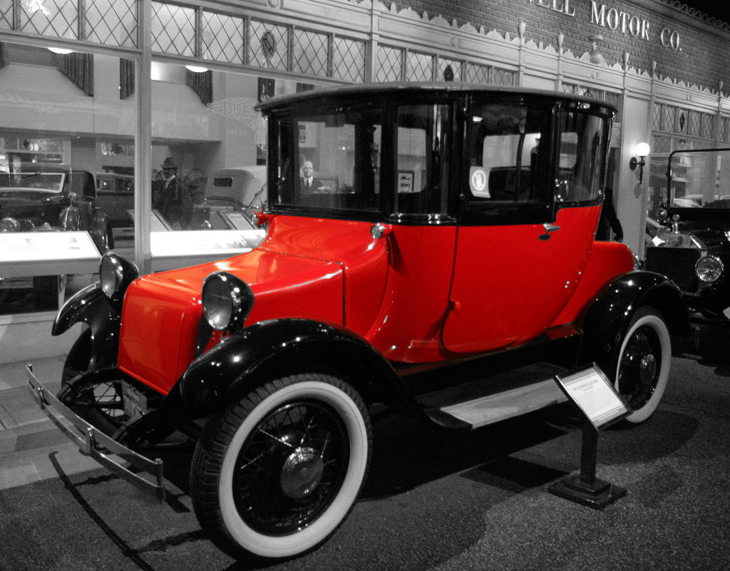 1917 Detroit Electric Brougham Model 61 - Petersen Automotive Museum (7988A)
