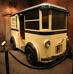 1931 Twin Coach Delivery Truck - Petersen Automotive Museum (7978)