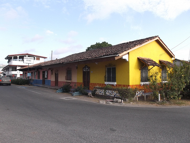 Maisons colorées / Colourful houses.