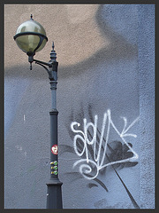 Graffiti lampadairien / Streetlamping graffitis - / Recadrage