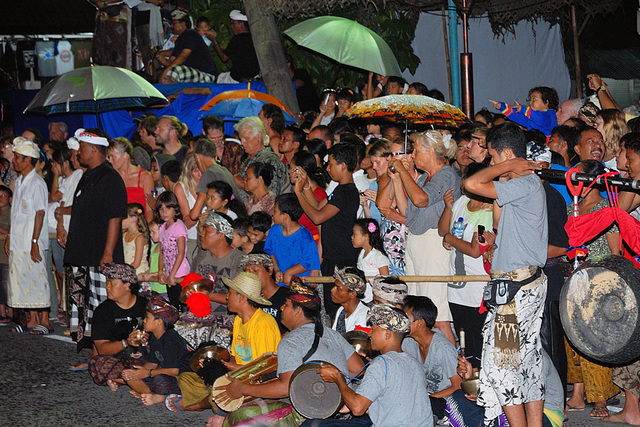 Audience join the Ogoh-Ogoh pageant