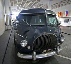 1938 Reo - Petersen Automotive Museum (7932)