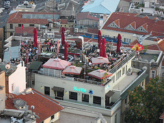 En haut de la tour : restaurant en terrasse.