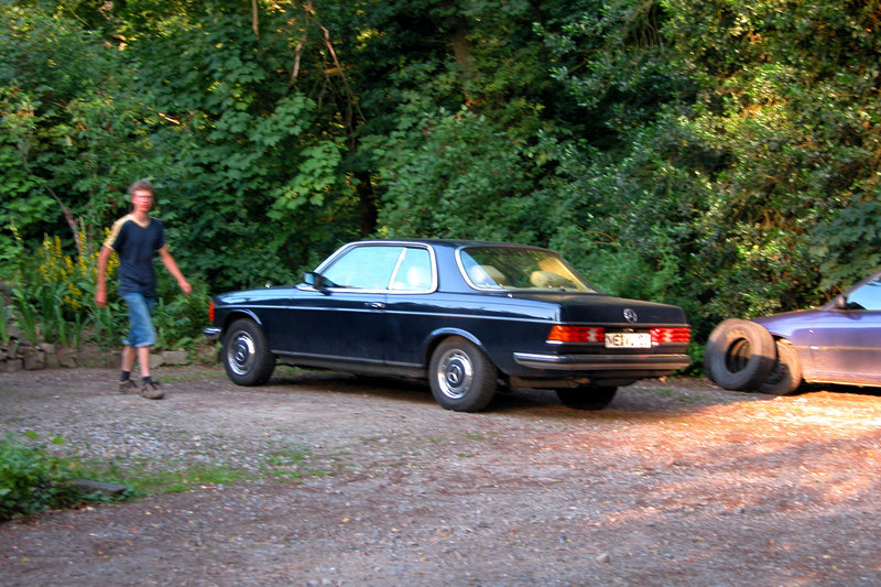 Mercedes-Benz W123 coupe with blurry boy