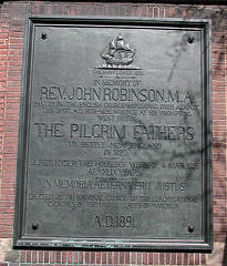 History: Plaque remembering rev. John Robinson