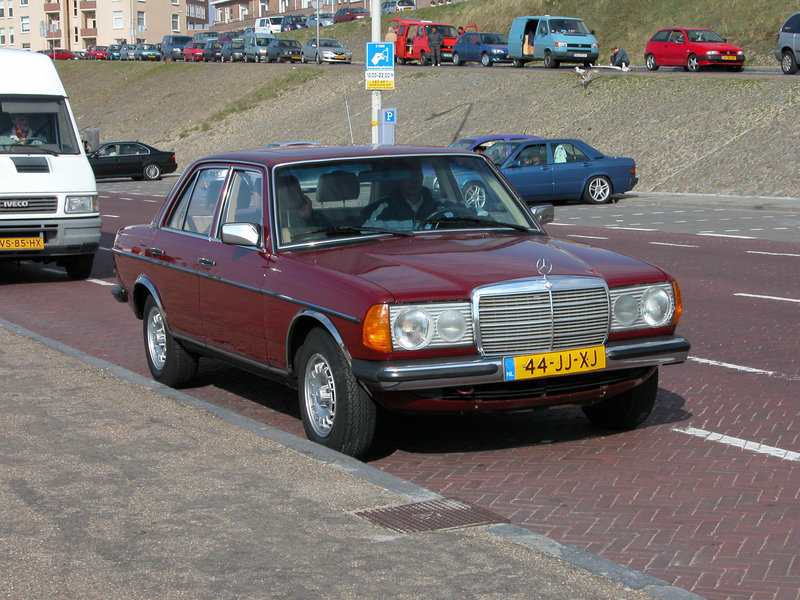 Daily Merc spotting: 1982 Mercedes-Benz 300 D