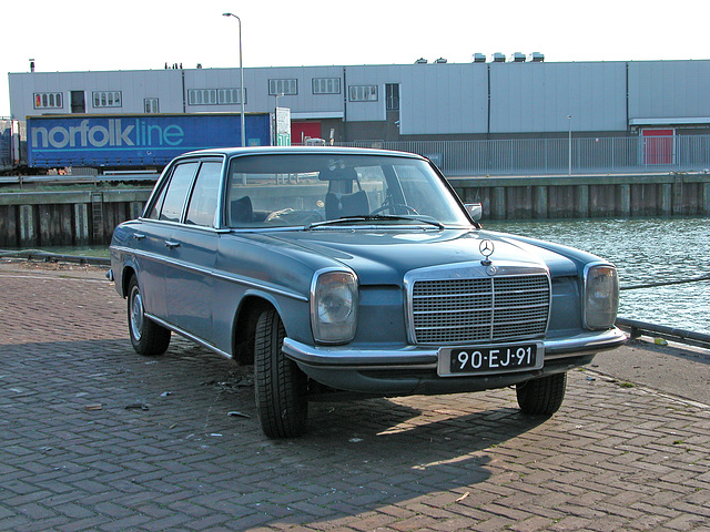Daily Merc spotting: 1975 Mercedes-Benz 200 D