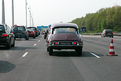 Standing in a traffic jam: 1969 Citroën DS 20 Pallas