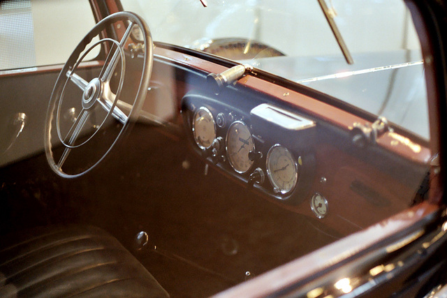 Mercedes 260D Pullman - Interior