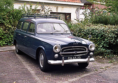 I discovered a small collection of old French cars: 1958 Peugeot 403 U5