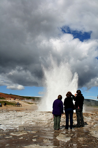 Jo, Inga, and Jon, as Strokkur does a little one