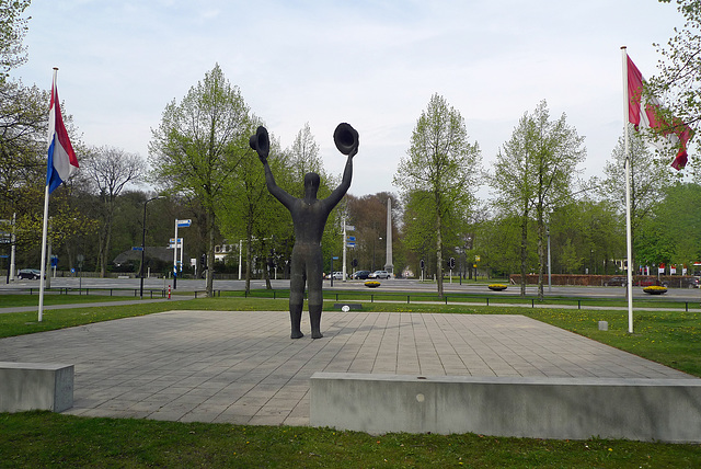 Nederland - Apeldoorn, Man met Twee Hoeden