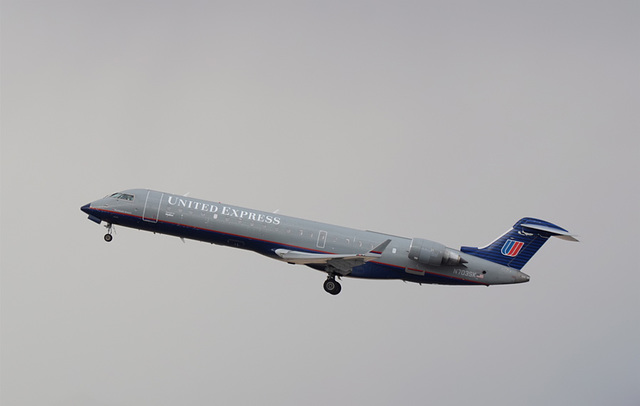 United Airlines Canadair CL-600 N703SK