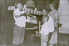 Sigrid, Singing With Her Family, Late 1920s