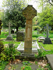 pankhurst tomb, brompton cemetery, london,memorial cross to the militant suffragette leader emmeline pankhurst, 1858-1928