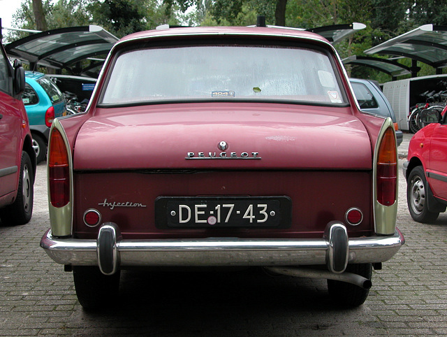 Car spotting: 1965 Peugeot 404