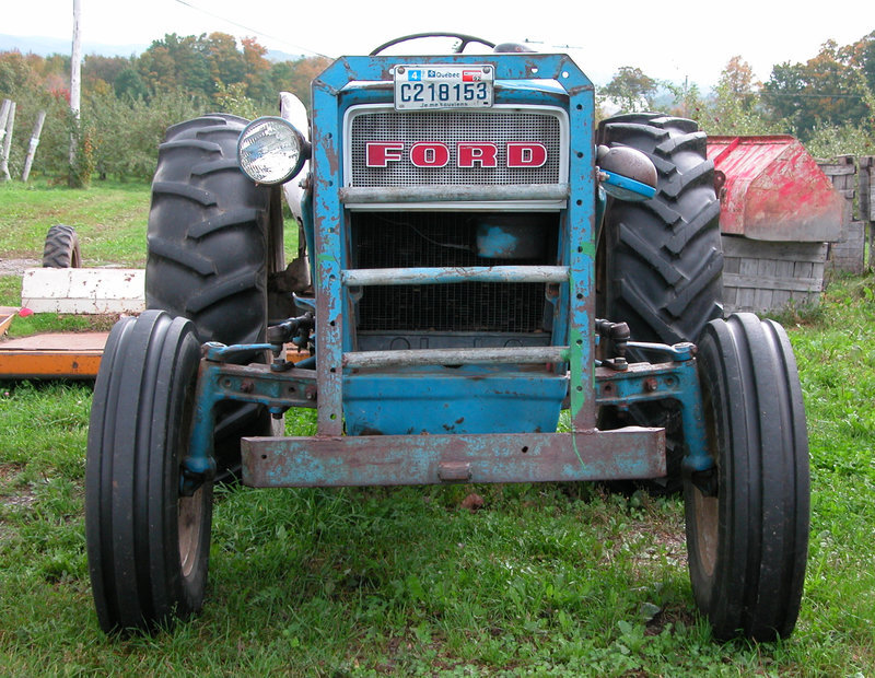 Ford tractor in the Eastern Townships (Quebec, Canada)