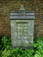 brompton cemetery, london,base of a broken cross, maybe early c20?, a memorial to a member of the  confraternity of men and women of st.andrews, wells st., that repository of high victorian arts that was bodily moved from the middle of town to the outer d