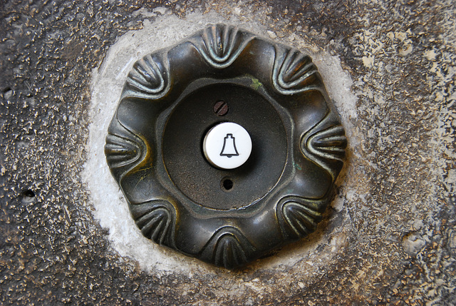 Doorbell of the house of Harry Lime