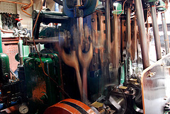 A trip with steam tug Adelaar: Triple-expansion engine