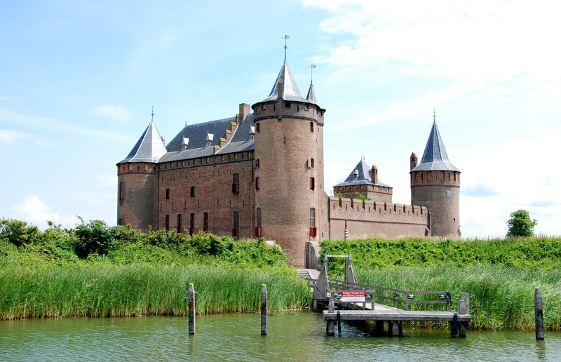 A trip with the steam tug Adelaar: Muiderslot (Castle Muiden)