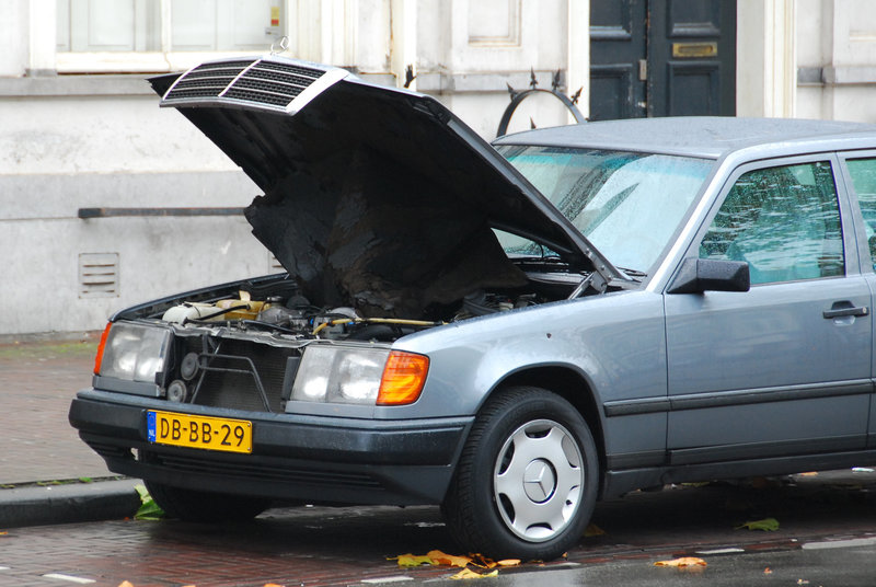A rare sight: 1987 Mercedes-Benz 300D with an open bonnet