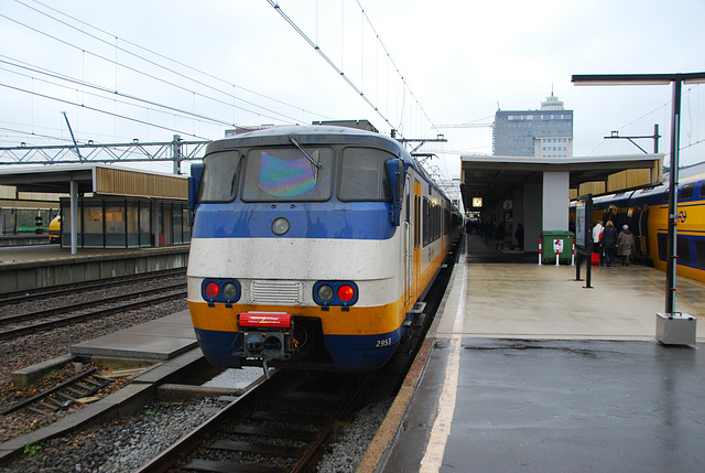 Sprinter 2953 at Leiden Central Station