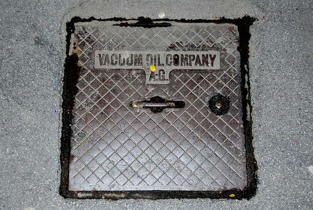 Viennese street covers: 1866-1931 Vacuum Oil Company