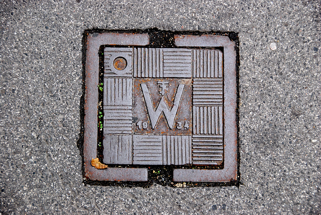 Viennese street covers: 1934 Water mains cover