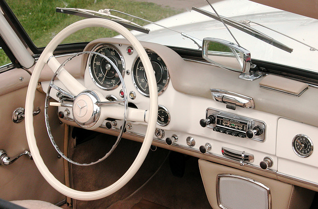 Dashboards at the Oldtimer Day Ruinerwold: Mercedes-Benz 190 SL
