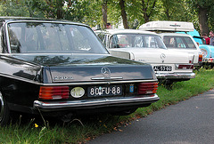 Oldtimer Day Ruinerwold: 1975 Mercedes-Benz 230.6 Long & 1965 Mercedes-Benz 220