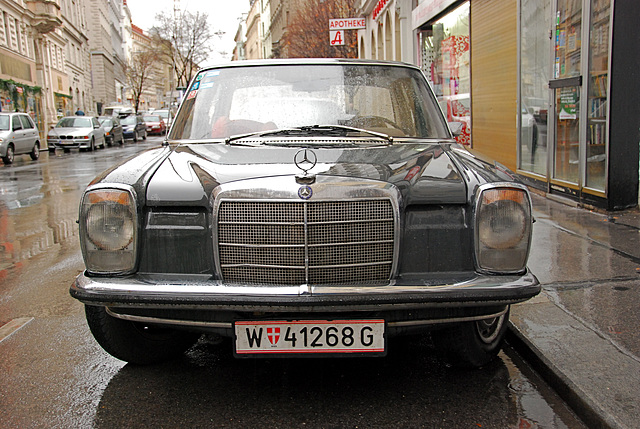 Mercedes-Benz 220 D in Vienna
