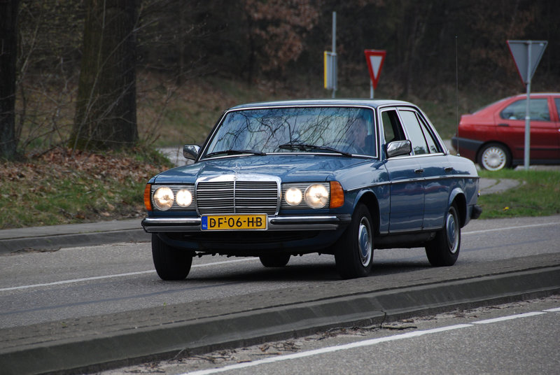 Mercedes meet-and-drive: W123 - 200D