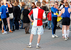 Running event in Leiden: Boy in Fortis Bank shirt