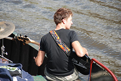 Floating music festival in Leiden: bass player of Backyard