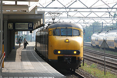 Trains at Leiden Central Station: 801 & 872