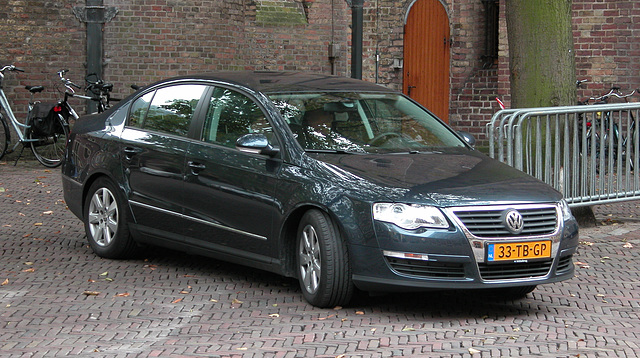 Official cars in the Hague: 2006 Volkswagen Passat diesel