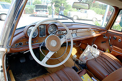 Mercedes meeting: Dashboard of a 1965 Mercedes-Benz 220 SE